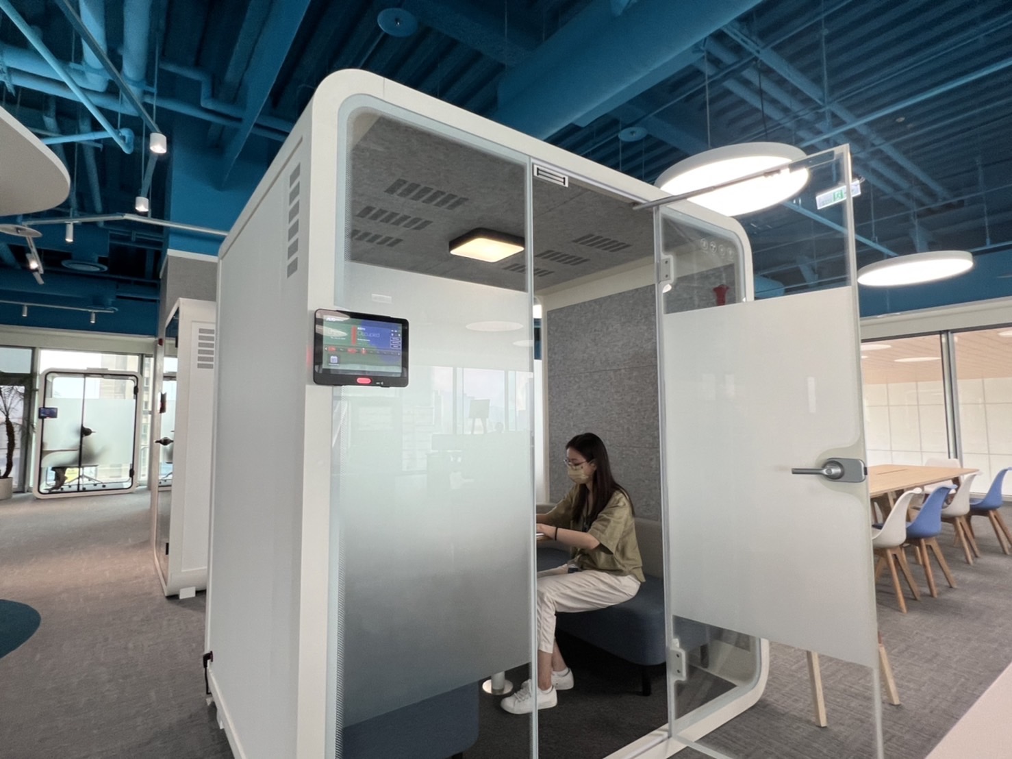 恒峰g22高雄據點的智慧行動辦公艙，展現恒峰g22在面板以外的研發應用軟實力