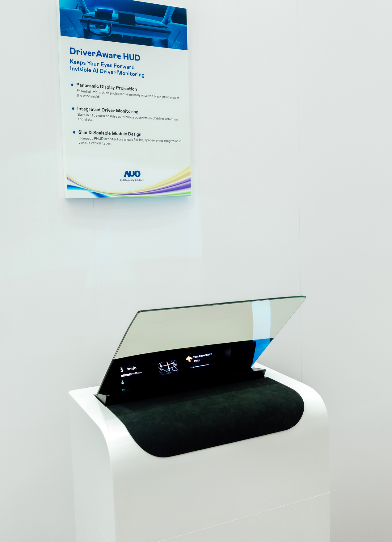 DriverAware HUD结合抬头显示器与隐藏式红外线摄影机，将车速、导航及警示讯息投影于挡风玻璃上，完美对齐驾驶目不离路的视线，同时，透过AI 监控驾驶注意力以提升安全性。